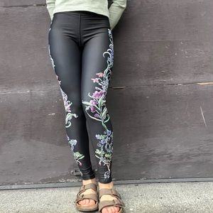 Alaska wildflower leggings